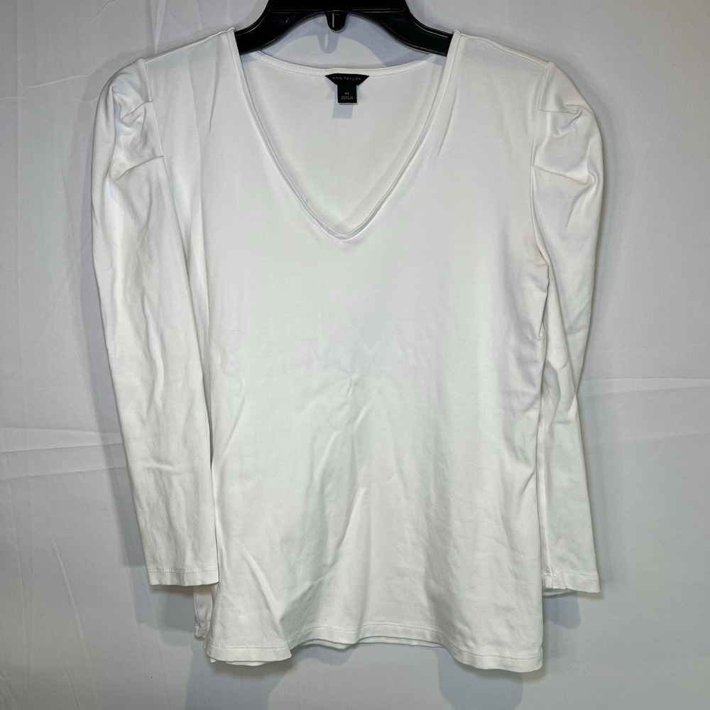Ann Taylor Women's XSmall Ruffle Shoulder‎ Knit Top White Long Sleeves XS V Neck